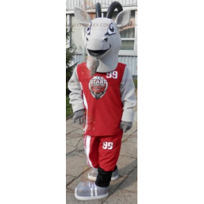 Sportovní kostým maskota BIGGYMONKEY™ s kozou. Kostým šedé kozy