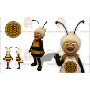 Bee BIGGYMONKEY™ maskottiasu vanhan naisen päällä -