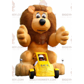 BIGGYMONKEY™ mascottekostuum van gele auto met bruine leeuw.