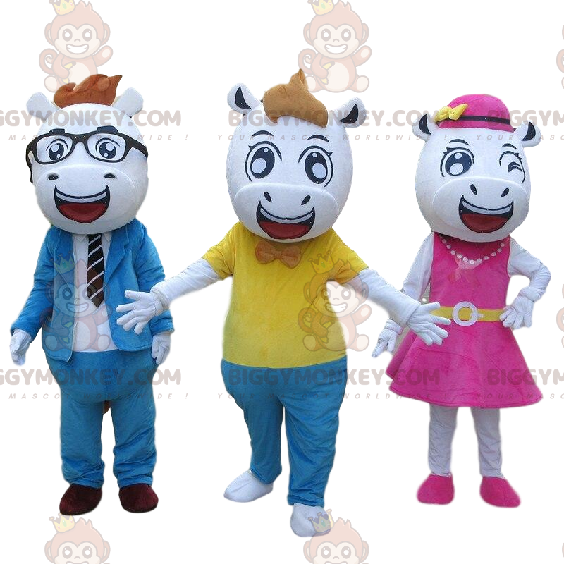 mascotes de vacas do BIGGYMONKEY™ em trajes elegantes, 3 touros