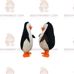 2 pingviner från den tecknade filmen "Penguins of Madagascar" -