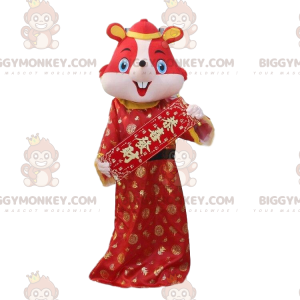 Punainen hiiriasu perinteisessä kiinalaisessa mekossa -