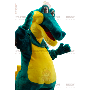 Mycket komisk grön och gul krokodil BIGGYMONKEY™ maskotdräkt. -