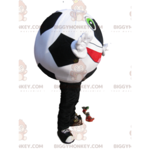 Bardzo entuzjastyczny czarno-biały kostium maskotki piłki