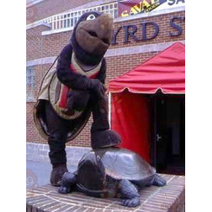 Traje de mascote gigante de tartaruga marrom e preta