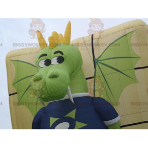 Divertente e colorato costume della mascotte del drago verde e