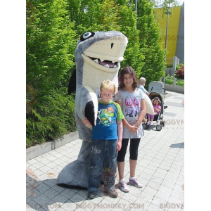 Costume da mascotte grande e grande squalo gigante grigio e