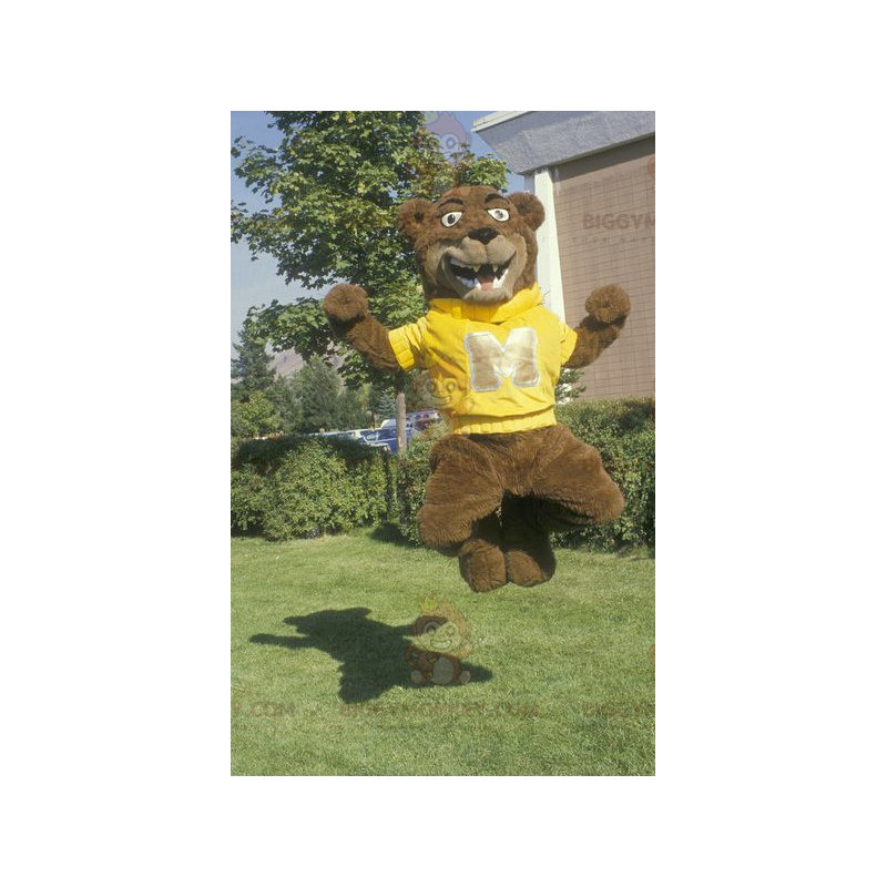 Brown Bear BIGGYMONKEY™ maskottiasu keltaisella villapaidalla -