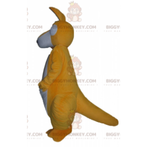 Velmi zdařilý kostým maskota obřího oranžovo-bílého klokana