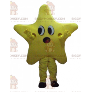 Roztomile vypadající kostým maskota obří žluté hvězdy