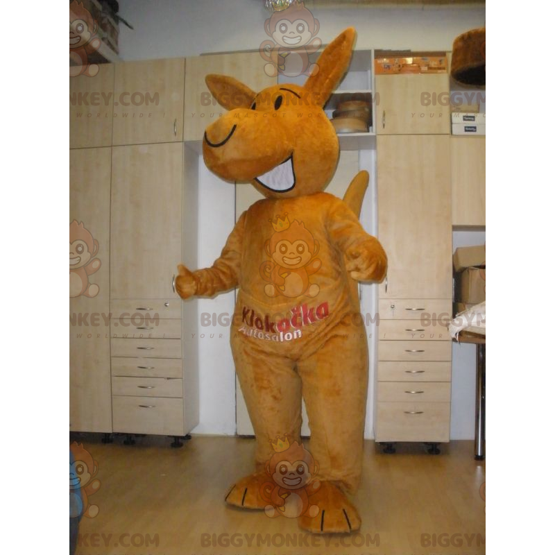 Traje de mascote canguru laranja gigante sorridente