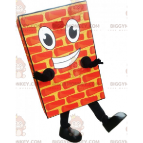 Ρεαλιστική στολή μασκότ με χαμογελαστό γίγαντα τούβλο